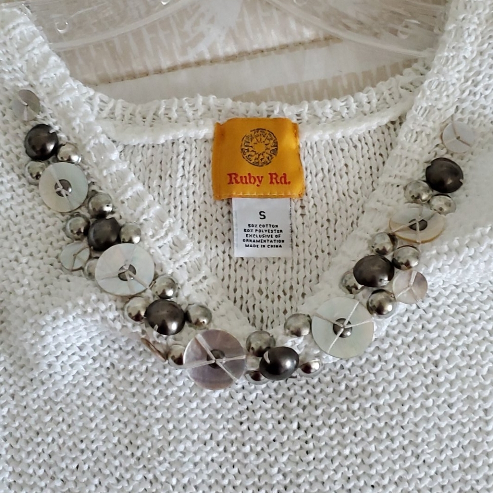 Ruby Rd. Sleeveless white top - Picture 3 of 3